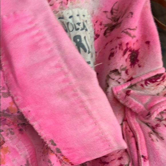 Magnolia Pearl Vibrant Pink Patterned Cropped Pants - Picture 9 of 16